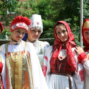 Студентки неделю носили русские народные костюмы. Последствия любопытны...