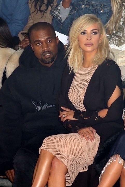 Канье Уэст испытывает сильную ревность к Льюису Хэмилтону из-за Ким Кардашьян.