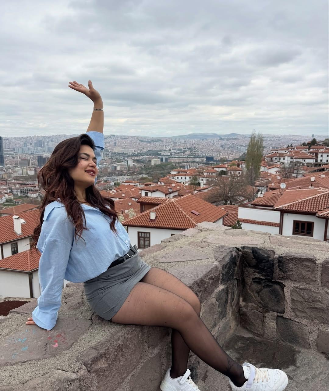 Да, не молода, да не сексуальна...но и я не молодых тут ищу...