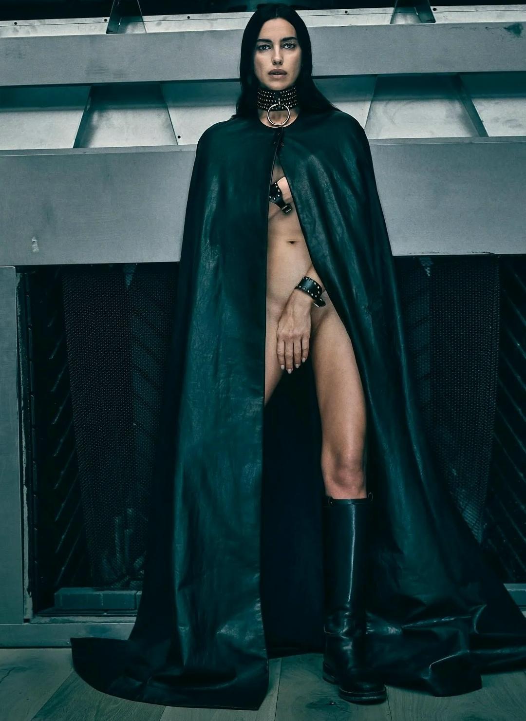 Ирина Шейк стала центральной фигурой свежего выпуска V Magazine. В фотопроекте 40-летняя супермодель предстала в образе "доминатрикс".