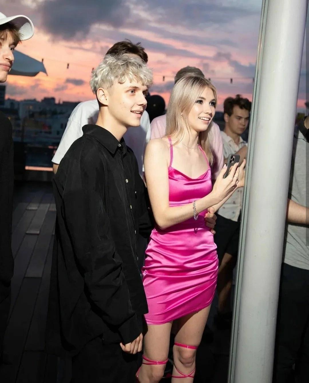 Ваня Дмитриенко утверждает, что его бывшая девушка Саша Айс испытывает зависть к его достижениям после того, как они расстались.