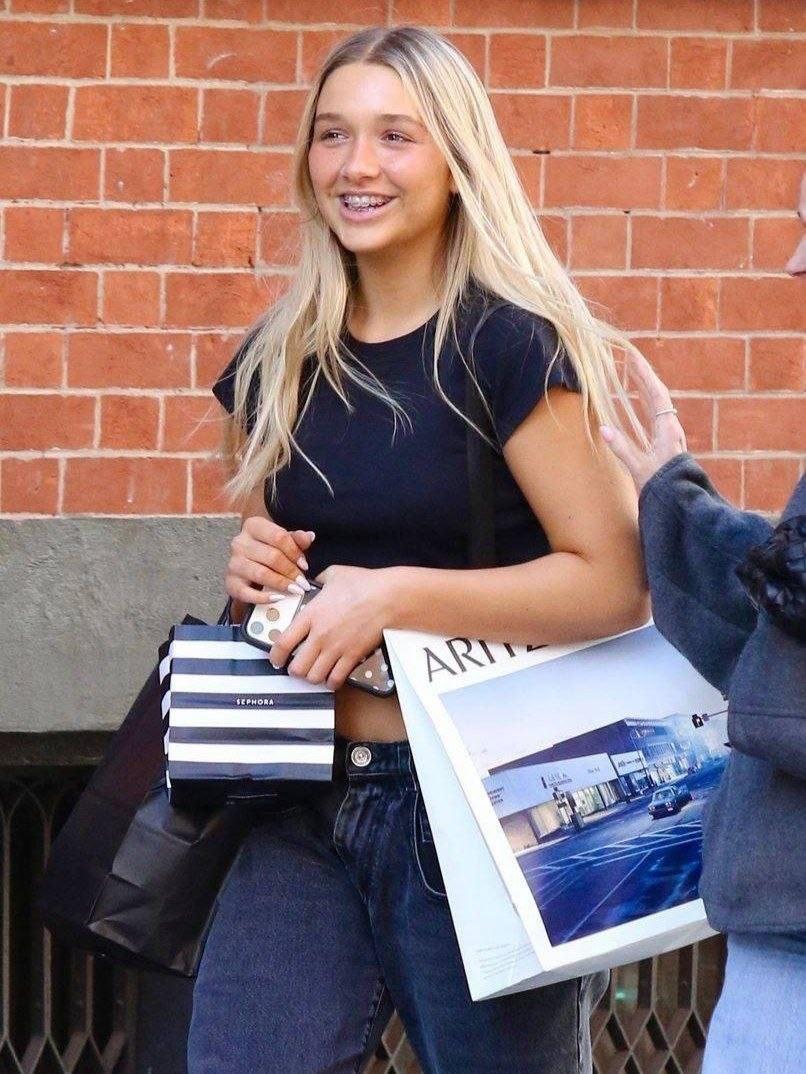 Дочь Дэвида Бекхэма, которой 14 лет, удивила поклонников знаменитого футболиста.