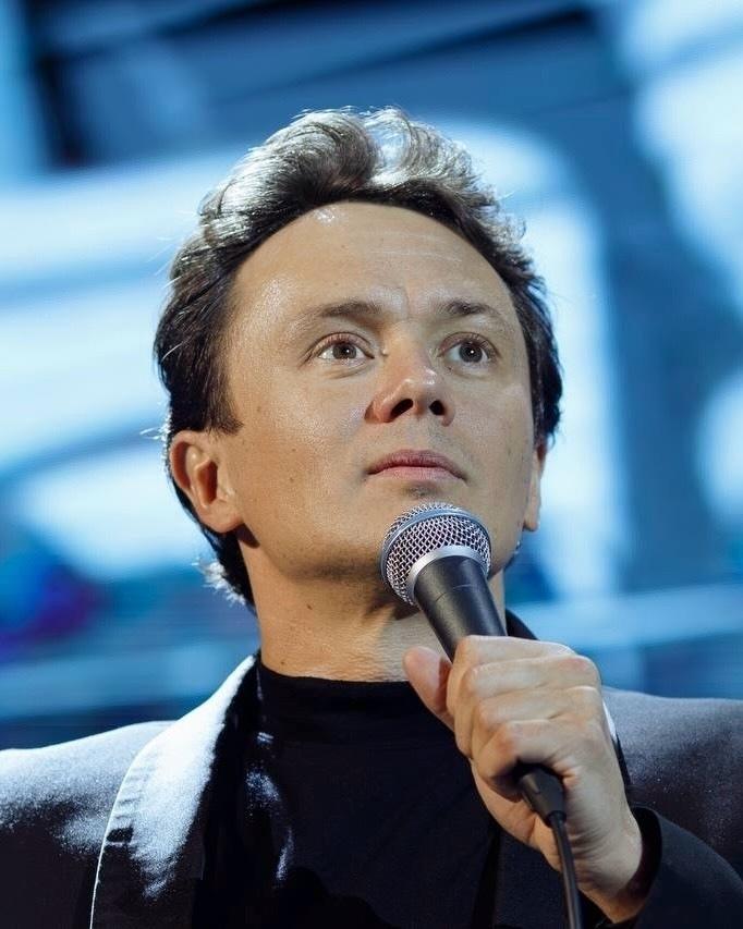 Илья Соболев откровенно объяснил причины своего ухода из «Шоу Воли». На его место пришёл Джиган. Комик подчеркнул, что проект для него стал слишком ограниченным, и он принял это решение после тщательных раздумий.