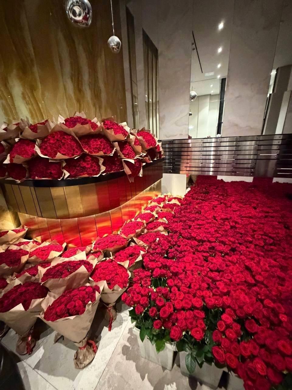 Какой-то мужик в качестве извинения девушке оставил миллион роз за 70 000 000 рублей в ЖК в Раменках