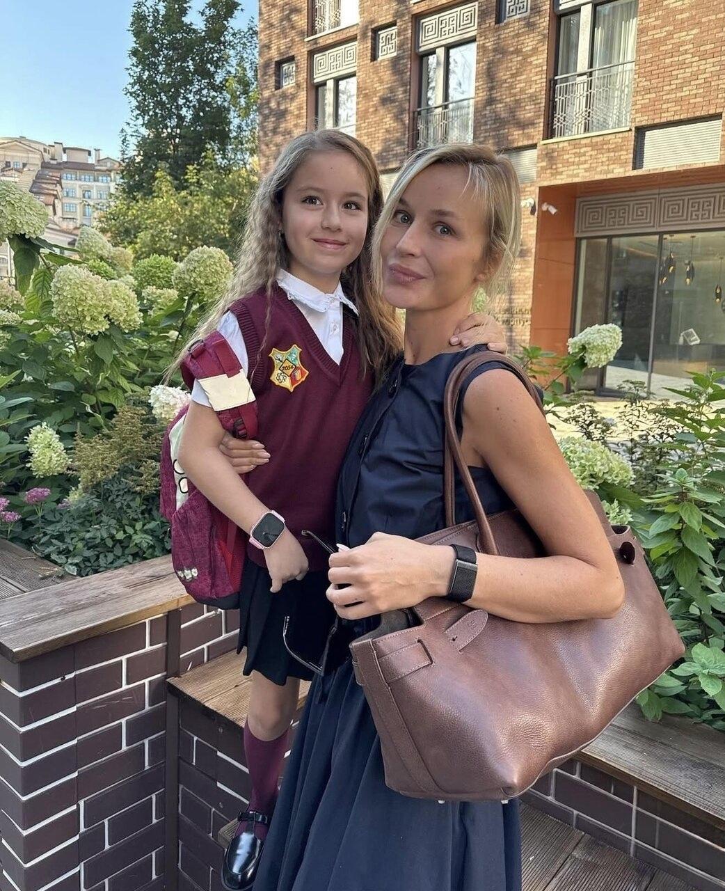 Полина Гагарина раскрыла причины, по которым долго не показывала свою дочь: «Если бы написали, что она не такая, я бы стояла с автоматомт».