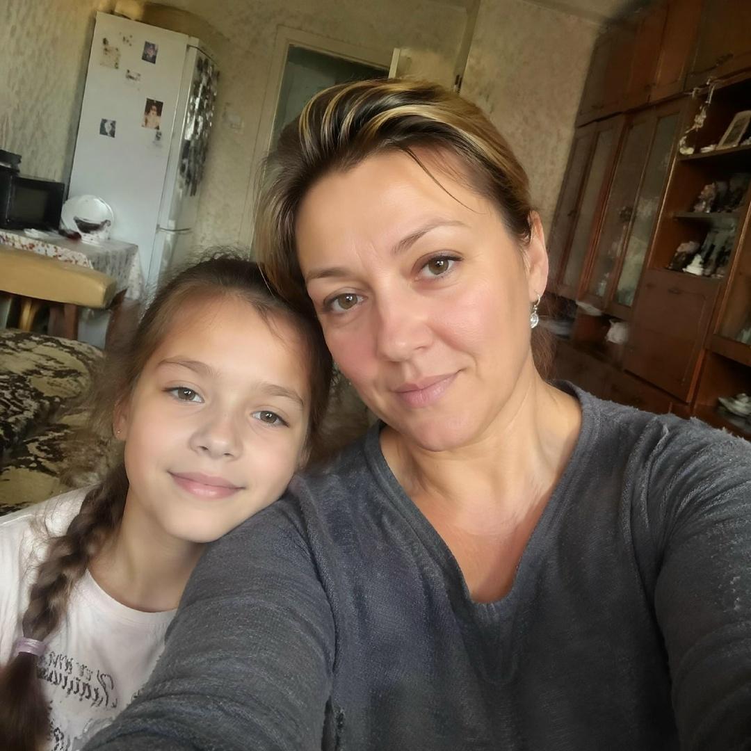 - Оля, у Дани ботинки совсем прохудились, я скотчем заклеила, но это до первого сугроба.