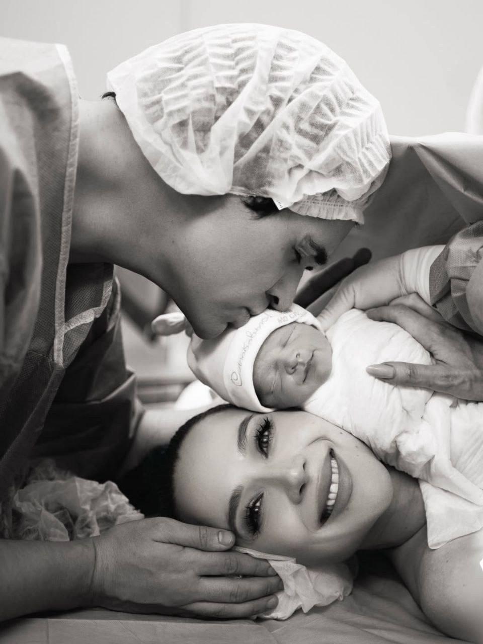 Чувственные снимки Лерчек из родильного зала