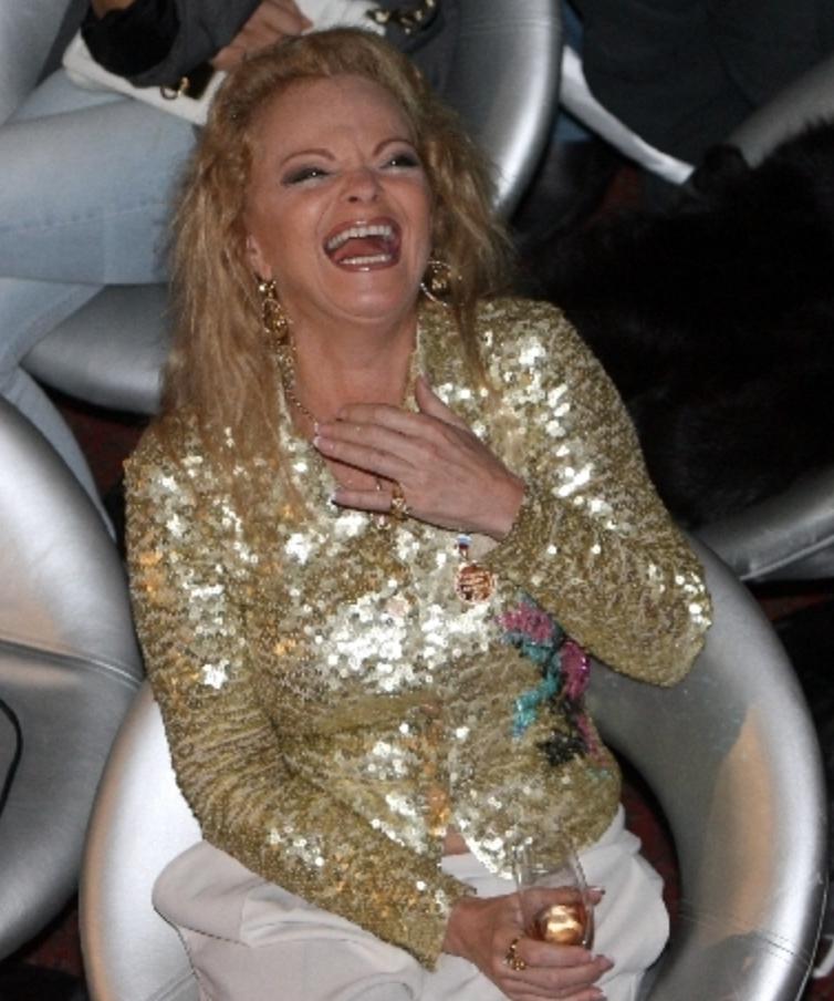 Лapиcу Дοлину будут выceлять из κвapтиpы пpиcтaвы