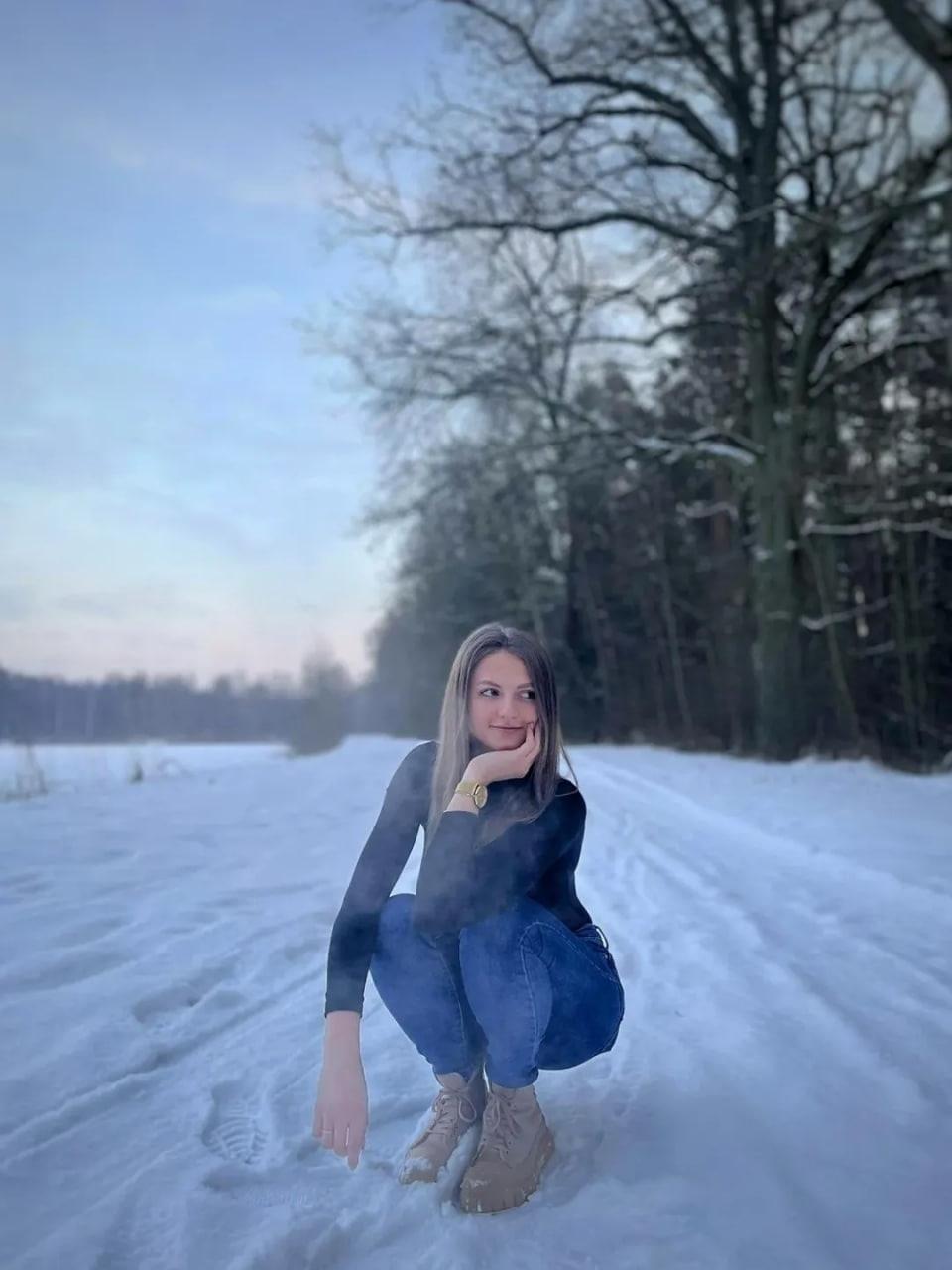 Нет парня или мужа. Кристина. Мне 28 лет. Очень веселая, не терплю скучных и унылых мужиков. Готова удивлять и гулять хоть до утра.