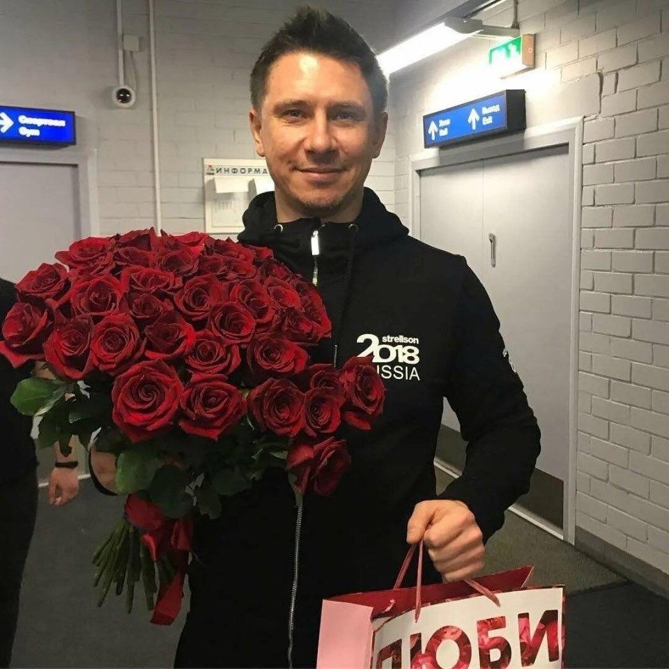 47-летний холостяк и звезда "Камеди Клаб" Тимур Батрутдинов решил серьезно подойти к поискам своей второй половинки😅