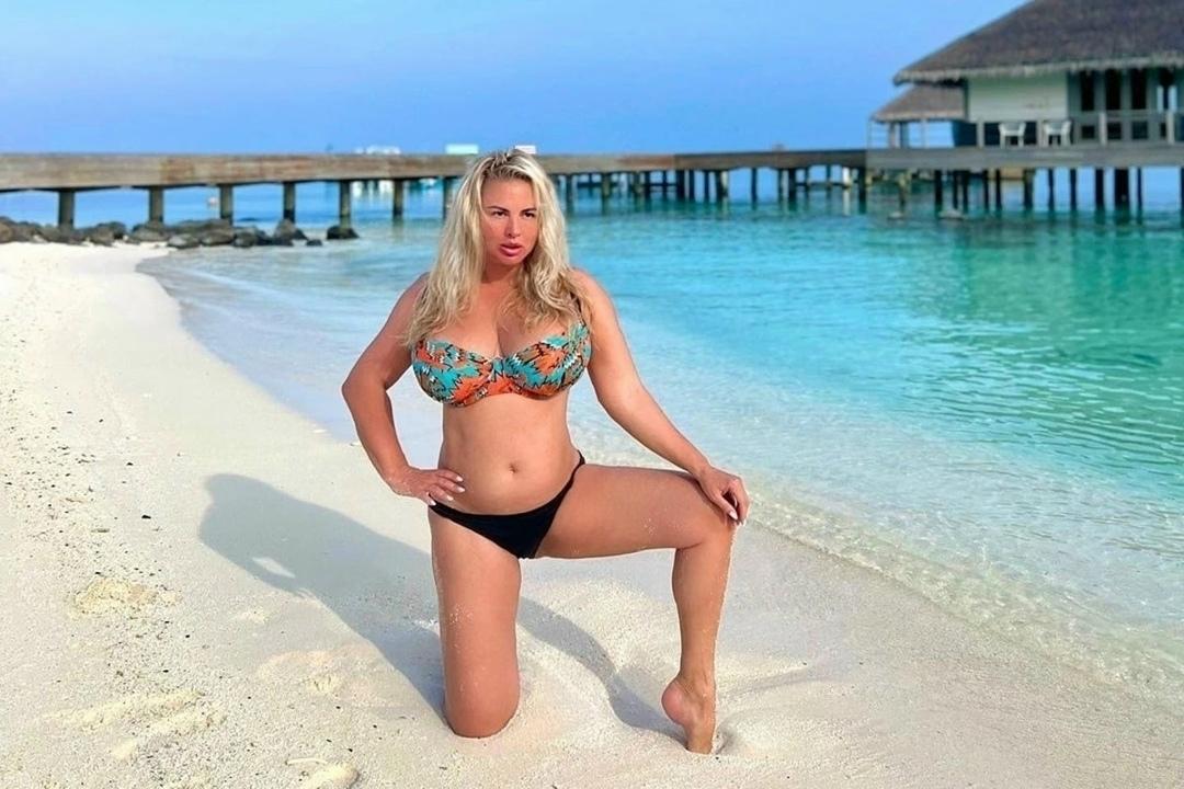 Анна Семенович нашла альтернативу сладостям: вместо конфет в стрессовых ситуациях она выбирает баню и караоке. Звезда уверена, что такие методы гораздо полезнее для фигуры и настроения.