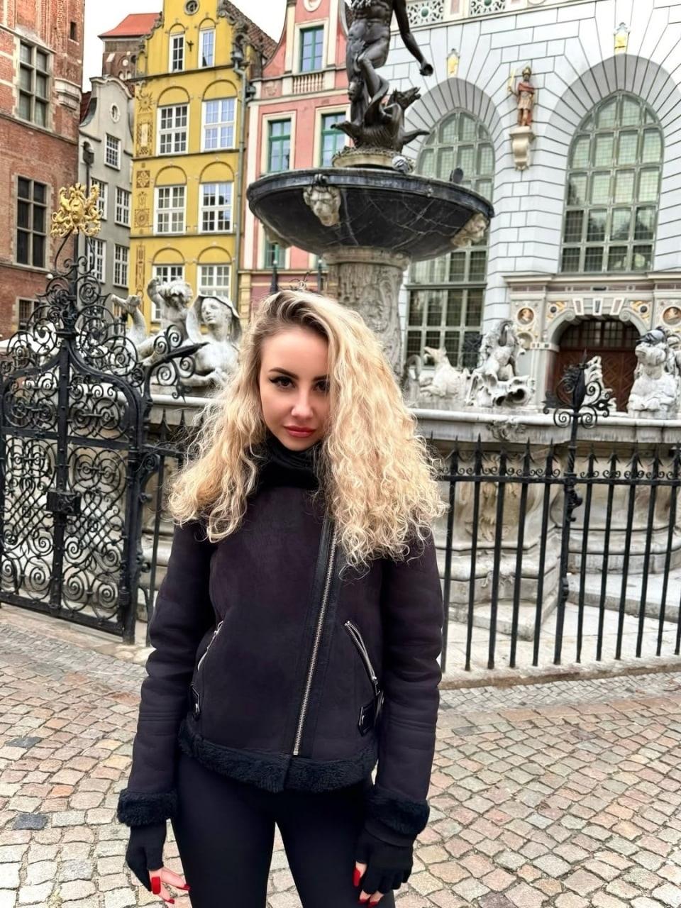 Всем приветик. Я Олеся.