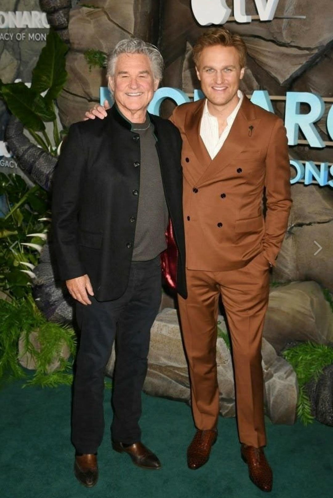 Курт Рассел с 38-летним сыном Уайаттом на премьере сериала «Монарх: Наследие монстров» в Лос-Анджелесе.