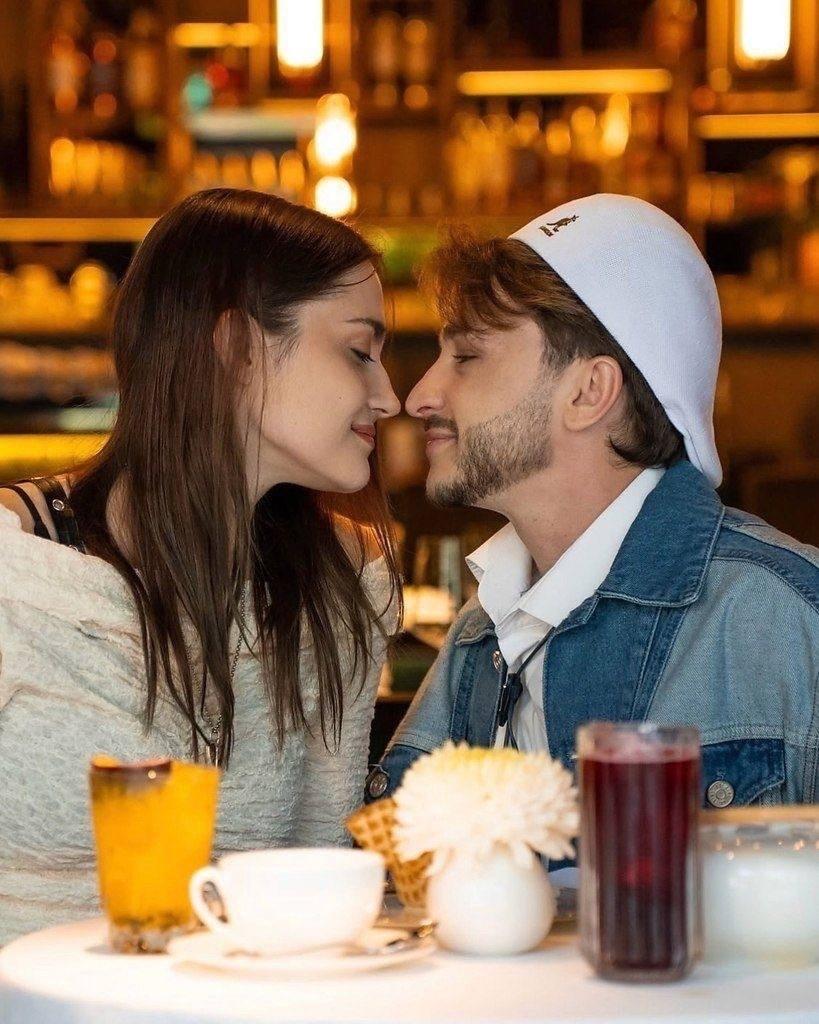 Мона заявила, что уходит из соцсетей и будет работать с психологом, потому что не может справиться со своими чувствами после разрыва