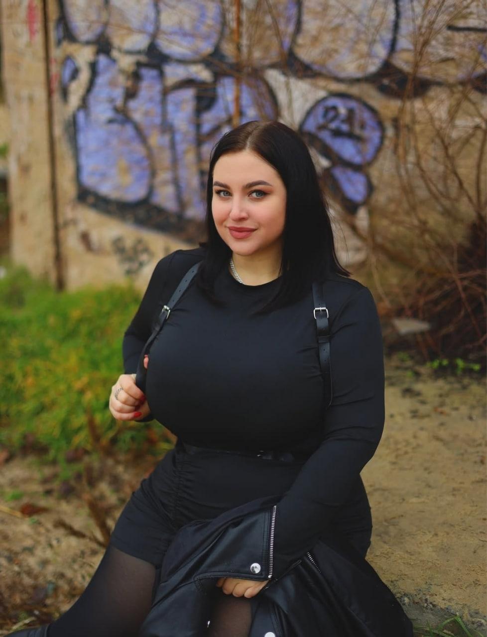 Меня зовут Карина. мне 29.