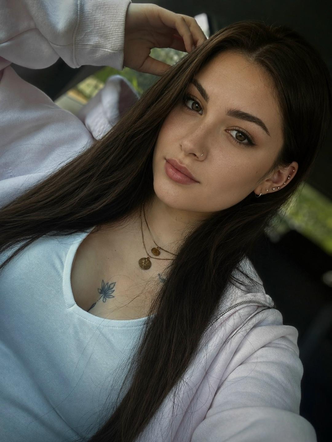 Арина, мне 28. Живу одна и иногда бывает одиноко.
