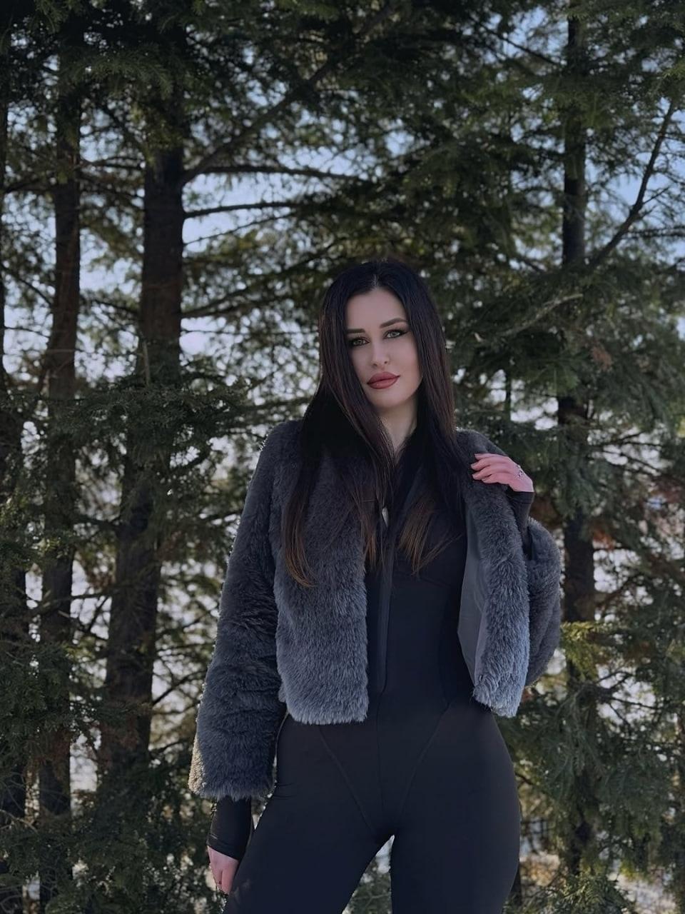 Лена. 32. Дизайнер.