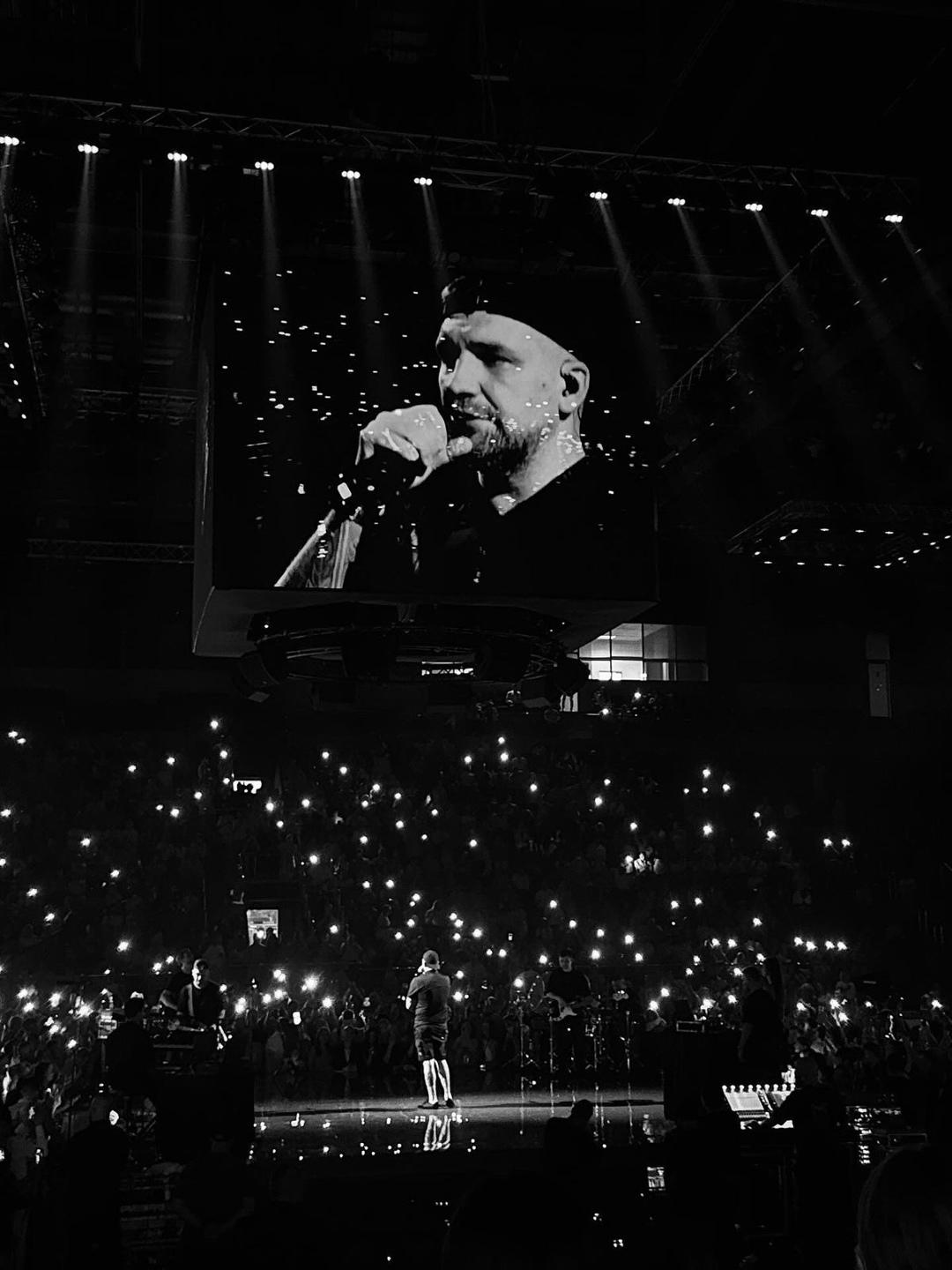 В интернете активно обсуждают случай с предложением руки и сердца во время концерта Басты.