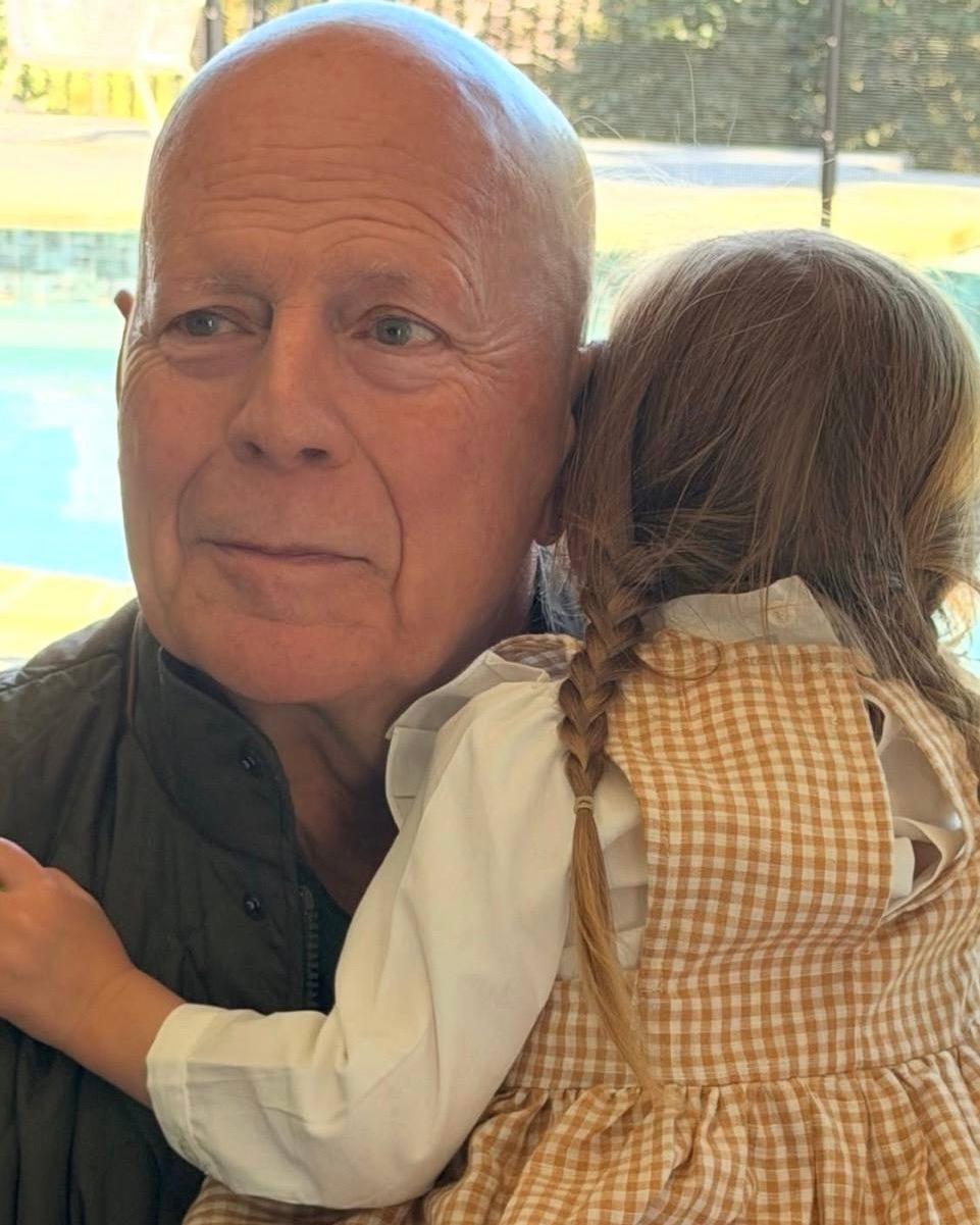 Деми Мур опубликовала фото Брюса Уиллиса в день его рождения