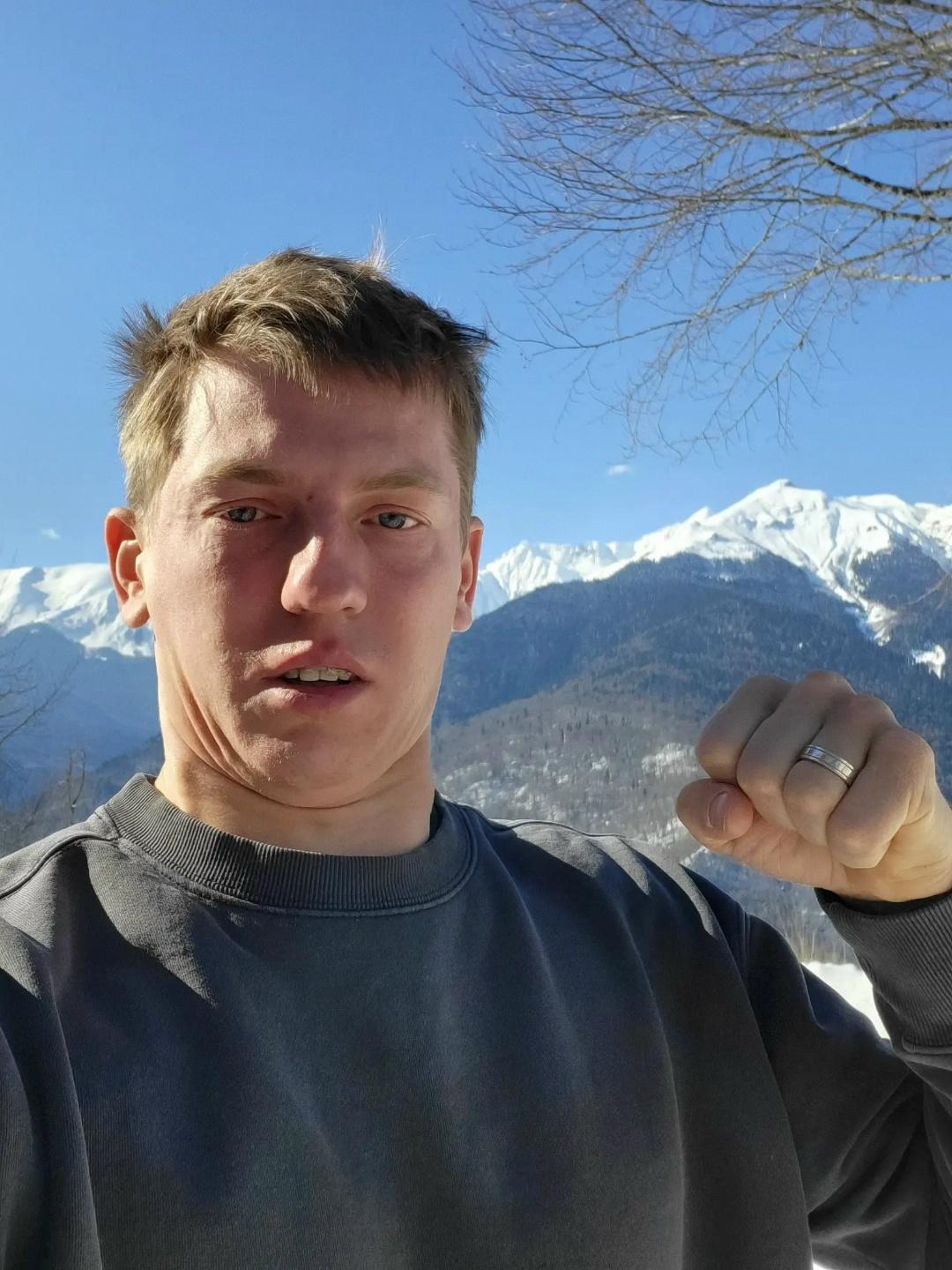 Алексей Щербаков отменил все концерты и покидает Россию