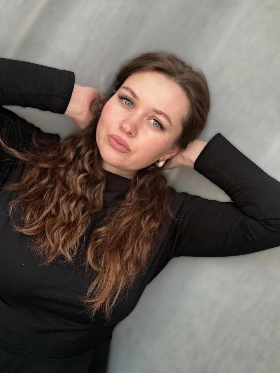 Развелась с мужем. Инна. Мне 28 лет. Очень верная и скромная, люблю готовить, гулять и развлекатся.