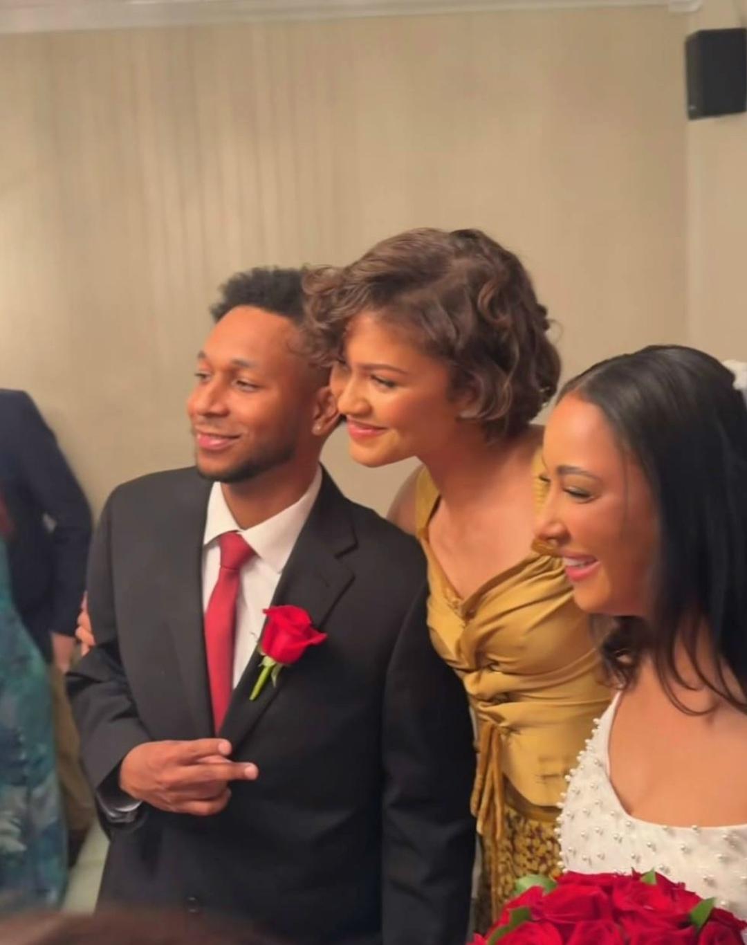 Зендея неожиданно появилась на свадьбе незнакомых людей и оказалась там свидетельницей