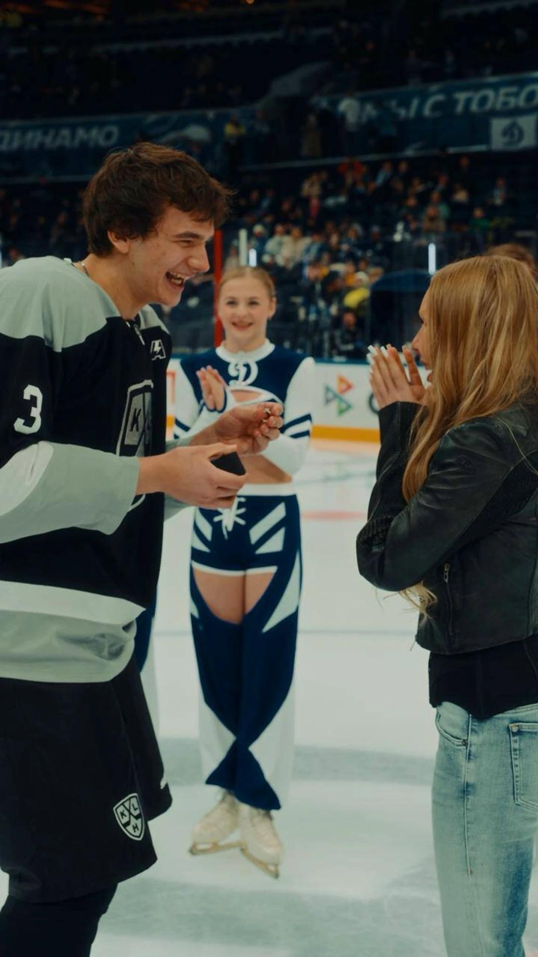 Марка Рудаковского, хоккеиста, который недавно предложил руку и сердце Карине Кросс, заметили в приложении Bebs!