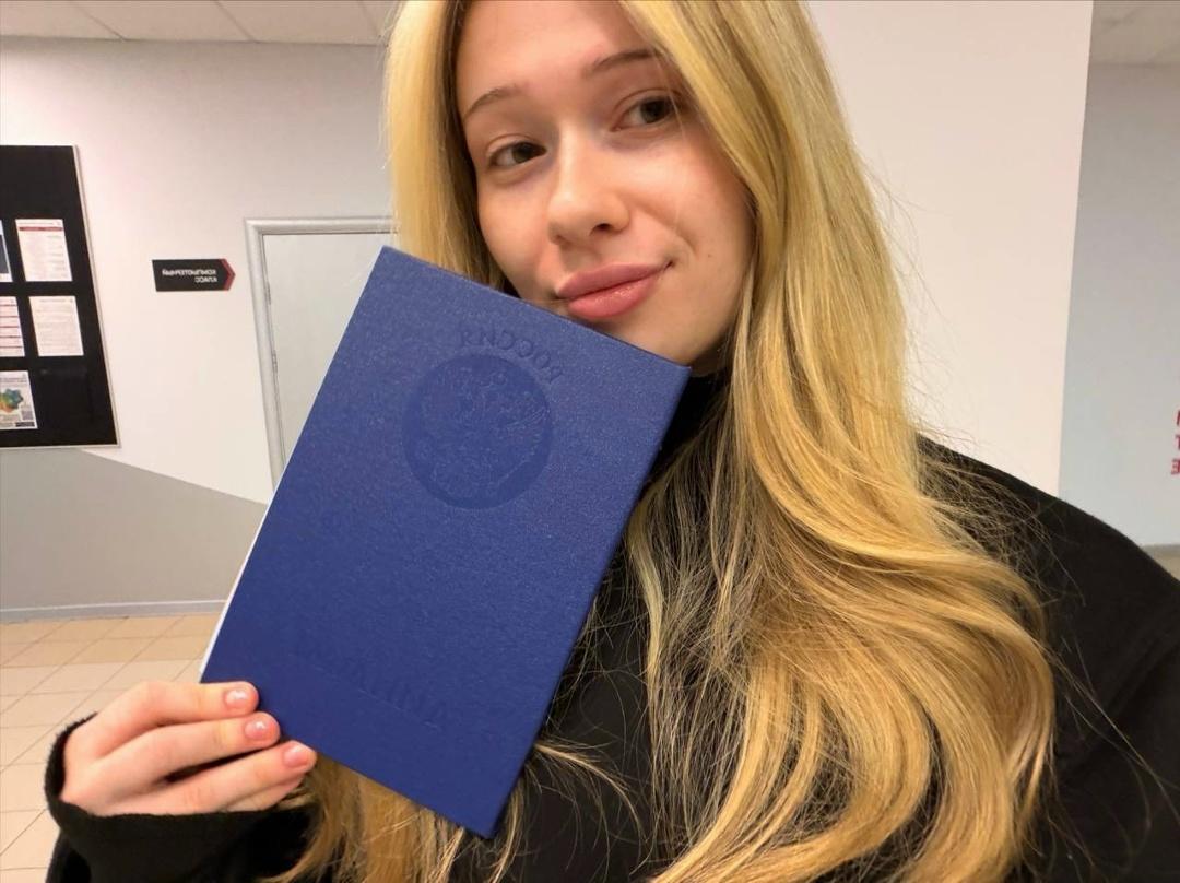 Инст Рина получила высшее образование 🎓