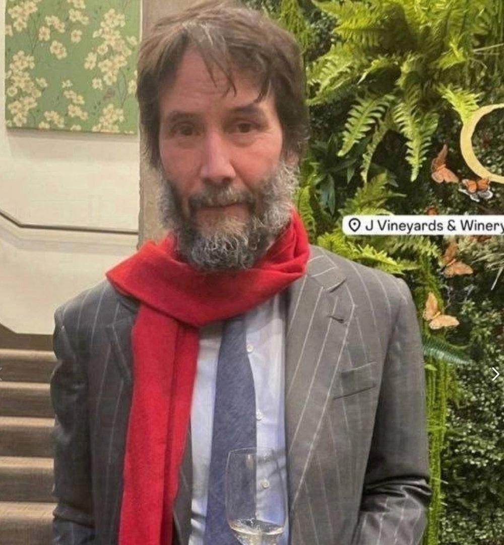 Сотрудники охраны на красной дорожке в Голливуде так увлеклись работой, что чуть не выгнали Киану Ривза.