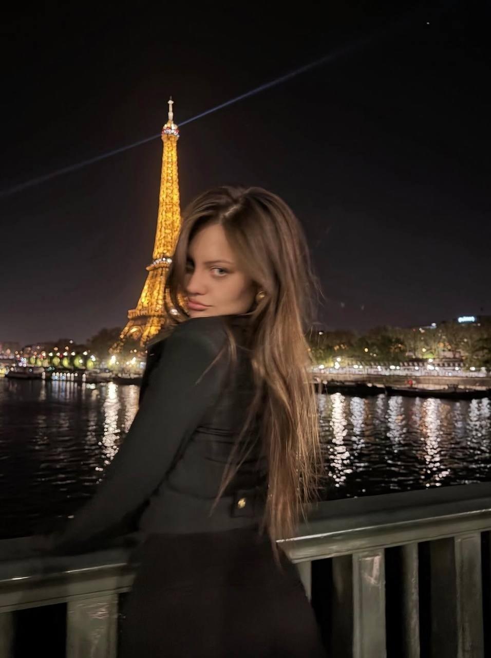 Дилара опубликовала несколько снимков, сделанных в Париже 💞