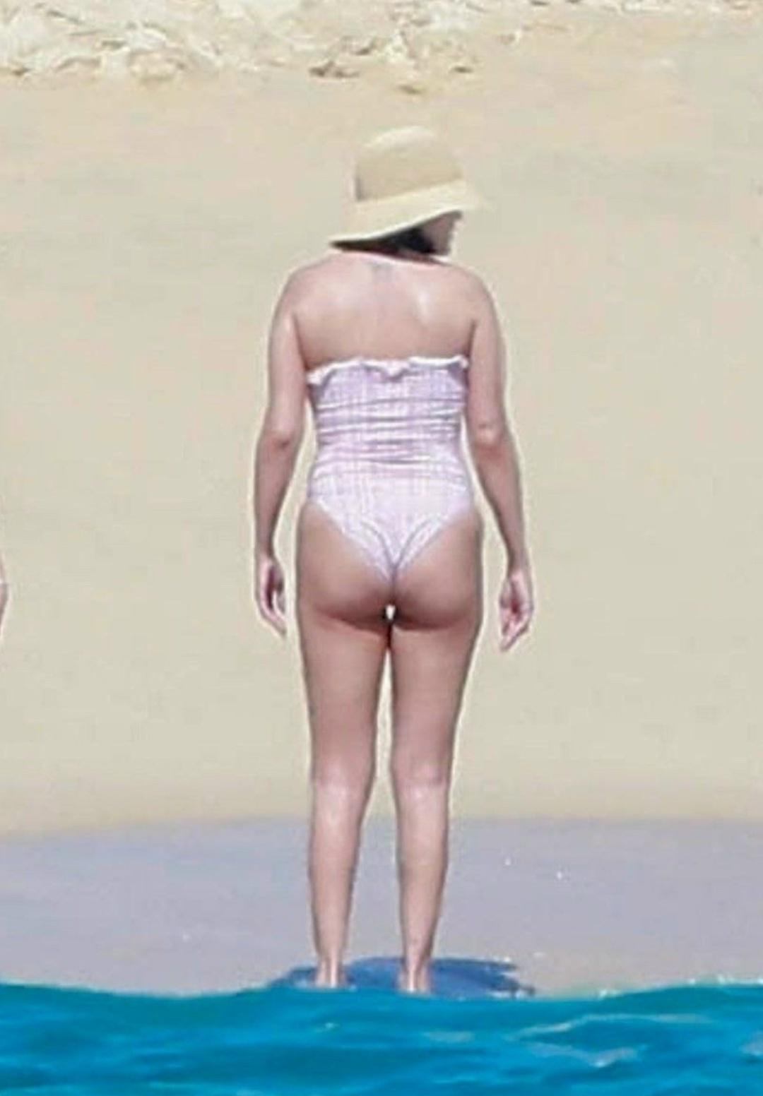 Еще одна звезда попала под волну хейта за фигуру