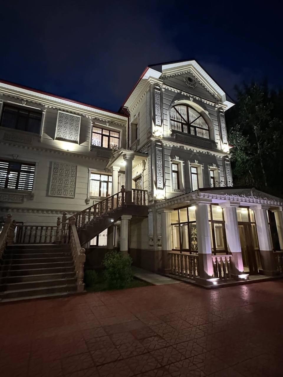 В АСТАНЕ ПРОДАЮТ САМЫЙ АРМЯНСКИЙ ОСОБНЯК С ЗОЛОТЫМ УНИТАЗОМ 🏰💛