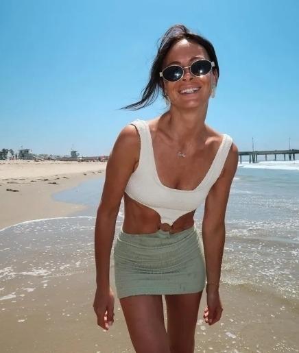 В детские годы песни группы "Демо" звучали повсюду по утрам. На этом снимке запечатлена Саша Зверева, бывшая солистка коллектива. Ей исполнилось 44 года 1 марта. Теперь понимаешь, как ты повзрослел?