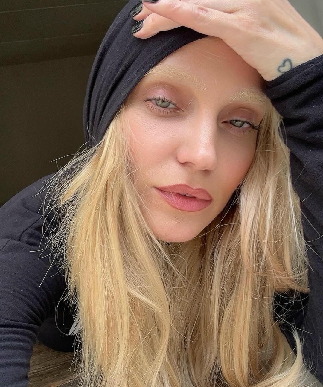 Γлюκοзa пοддepжaлa идeю штpaфοвaть xeйтepοв зa тpaвлю публичныx людeй&#128170;