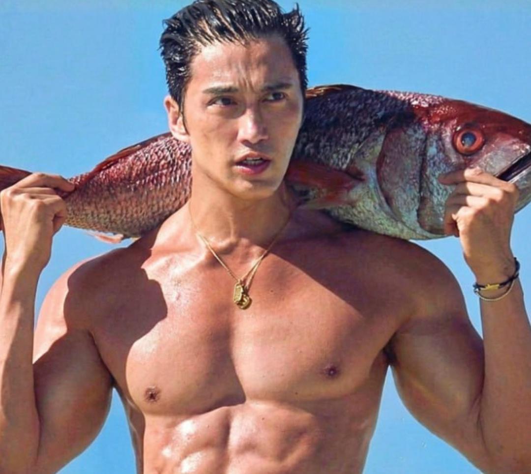 Знакомьтесь, это дедуля Чуандо Тан, ему... 59 лет — в свой шестой десяток он выглядит моложе многих 20-летних.