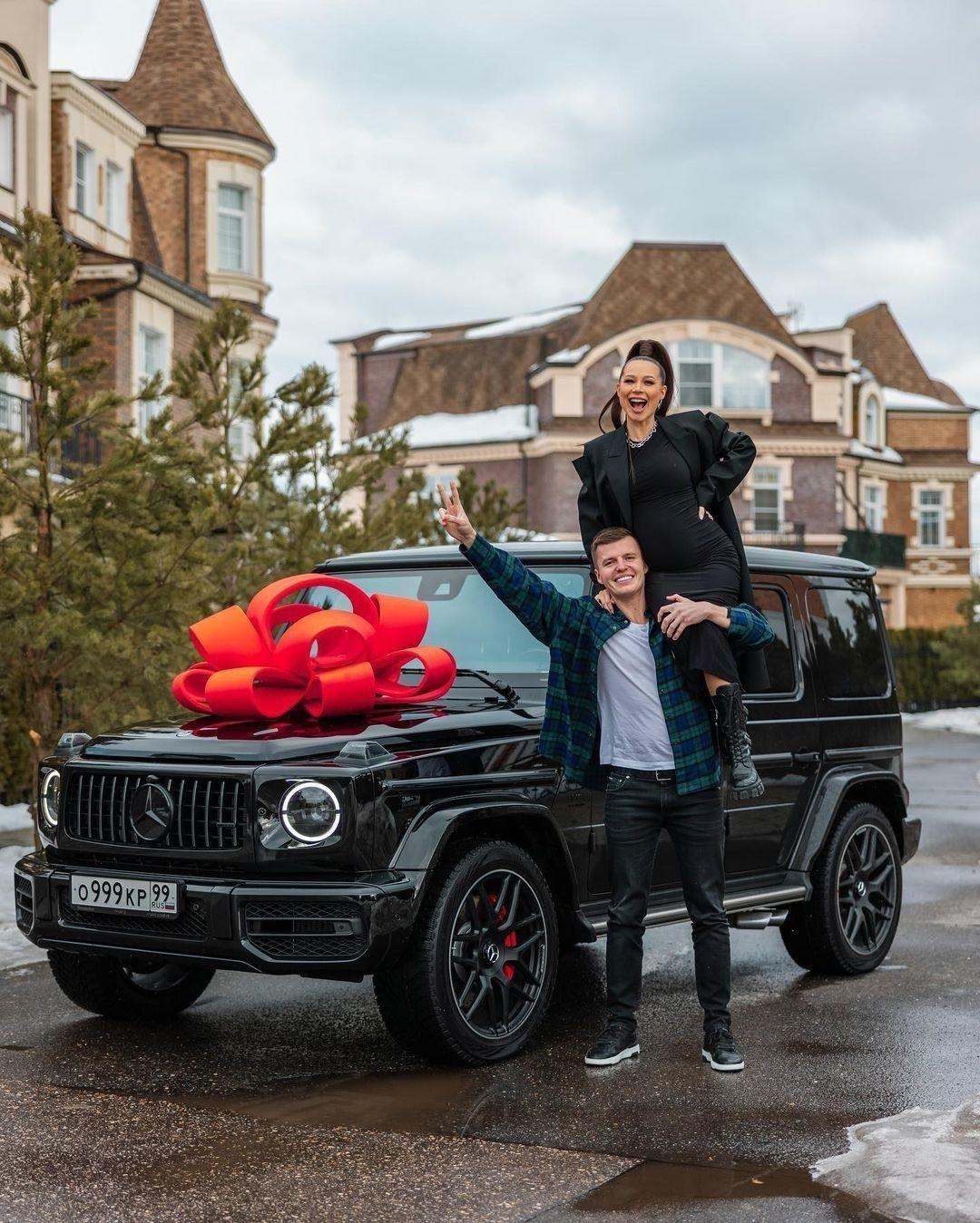 Артём Чекалин реализовал таунхаус семьи Лерчек за сумму в 225 миллионов рублей.