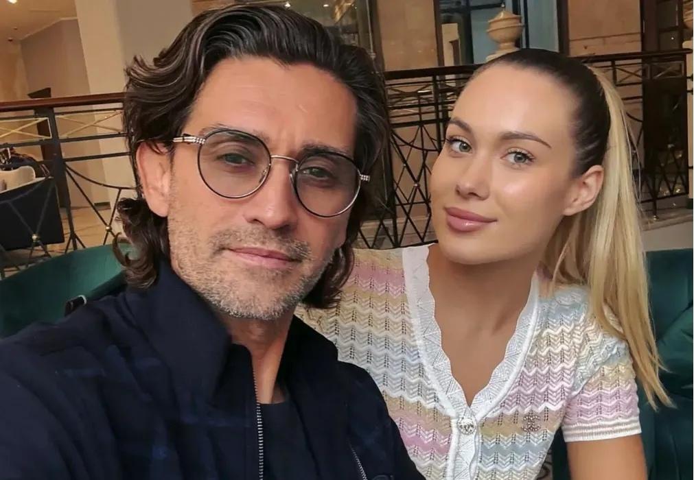 Руслан Нигматуллин связал себя узами брака с ведущей, которая младше него на 28 лет. В прошлом году он сыграл свадьбу для своего старшего сына, а теперь сам стал женихом.