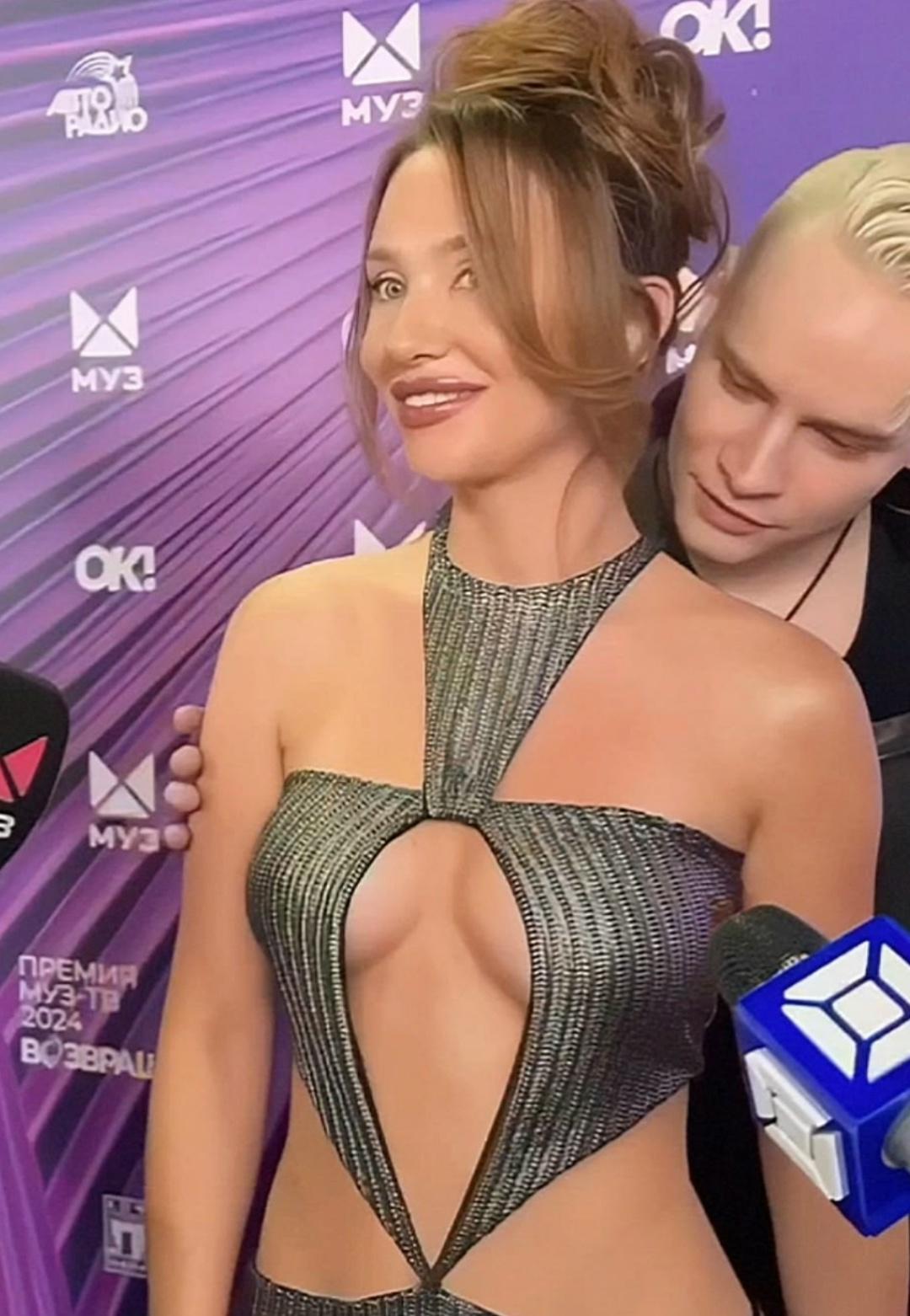 SHAMAN поцеловал Мию Бойку на интервью и спровоцировал слухи 💔