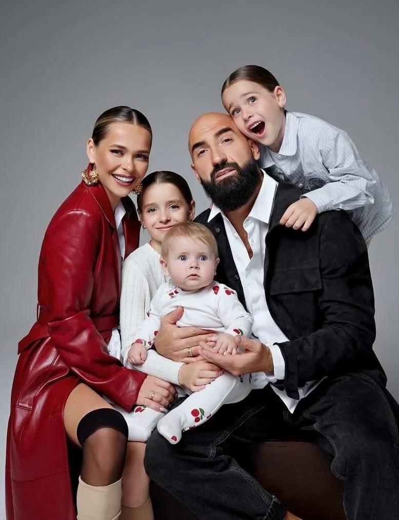 Во время съемок фильма «Ставка на любовь» на Бали хиромант Ниоман Латре предрек Анне Хилькевич появление четвертого ребёнка. 👼👼👼👼