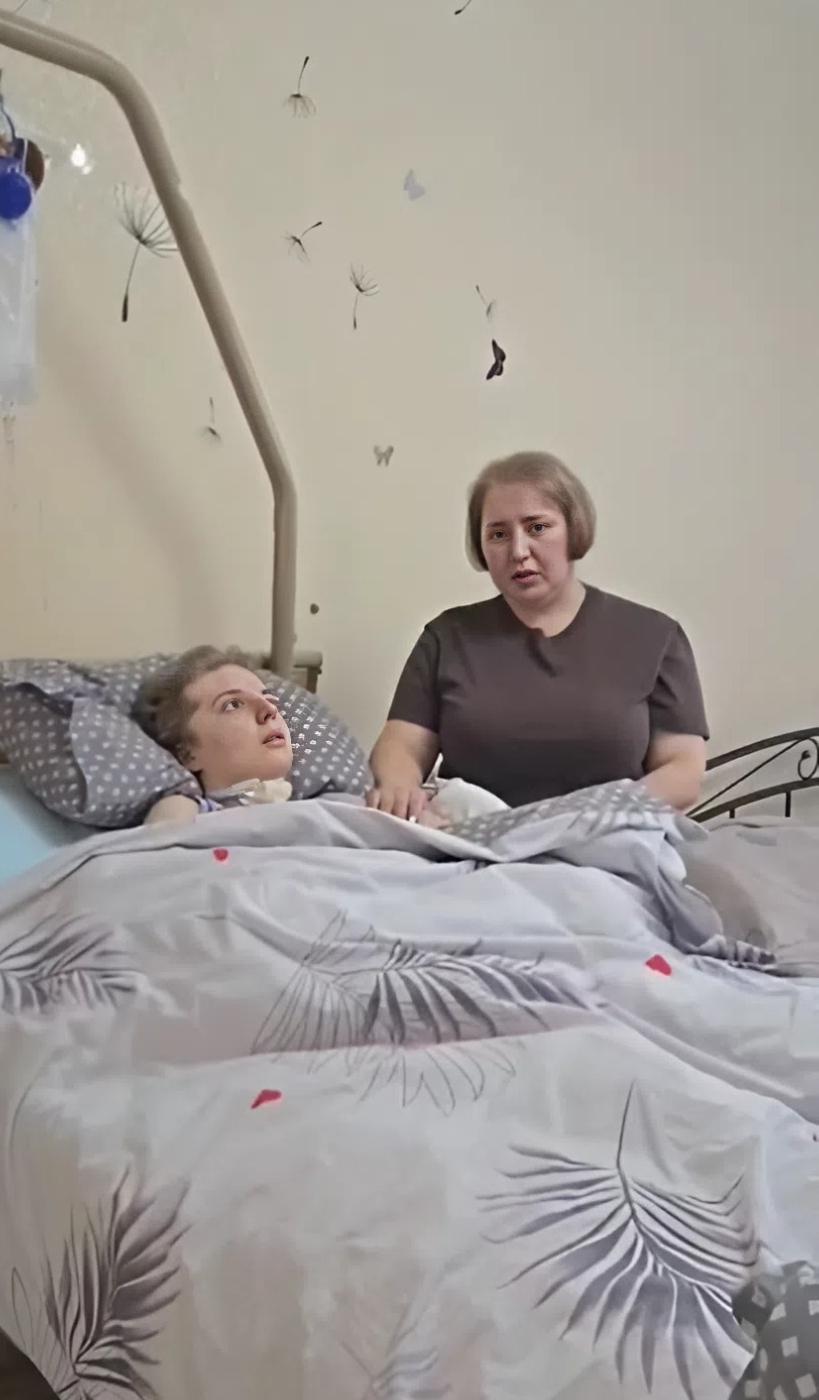 Здравствуйте. Меня зовут Ирина, я мама Дарьи Ермаковой, ей 22.