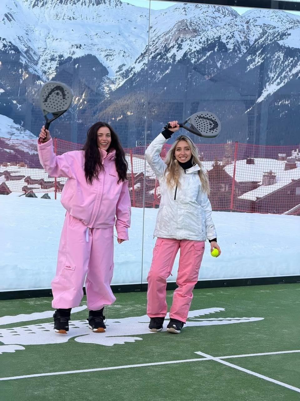 Адель Вейгель наслаждается отдыхом в Куршевеле вместе с Юлией Вавиловой
