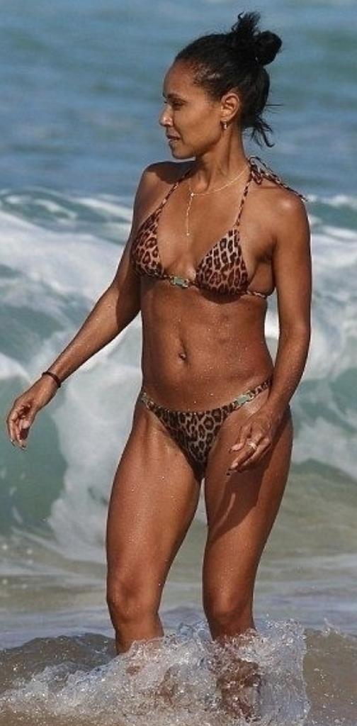 Брак Уилла Смита и Джады Пинкетт-Смит распался из-за публичного скандала. Как выяснилось, пара жила раздельно уже несколько лет, пытаясь сохранить отношения.