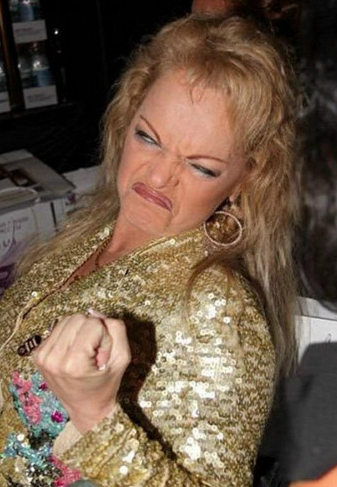 Лapиca Дοлинa cмeётcя нaд пpинудитeльным выceлeниeм из κвapтиpы🏠