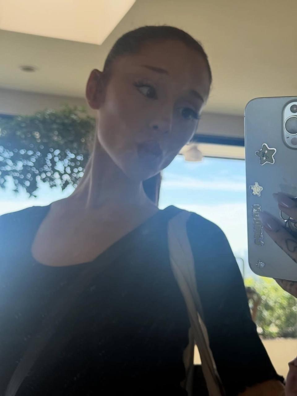 Ариана Гранде опубликовала снимки с подготовки к туру "eternal sunshine"🎀