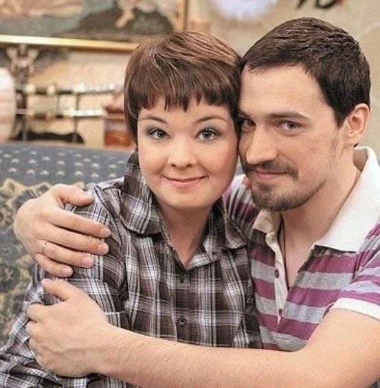 Вы помните Толика Полено из сериала «Счастливы вместе»? Он снова появился на экранах.