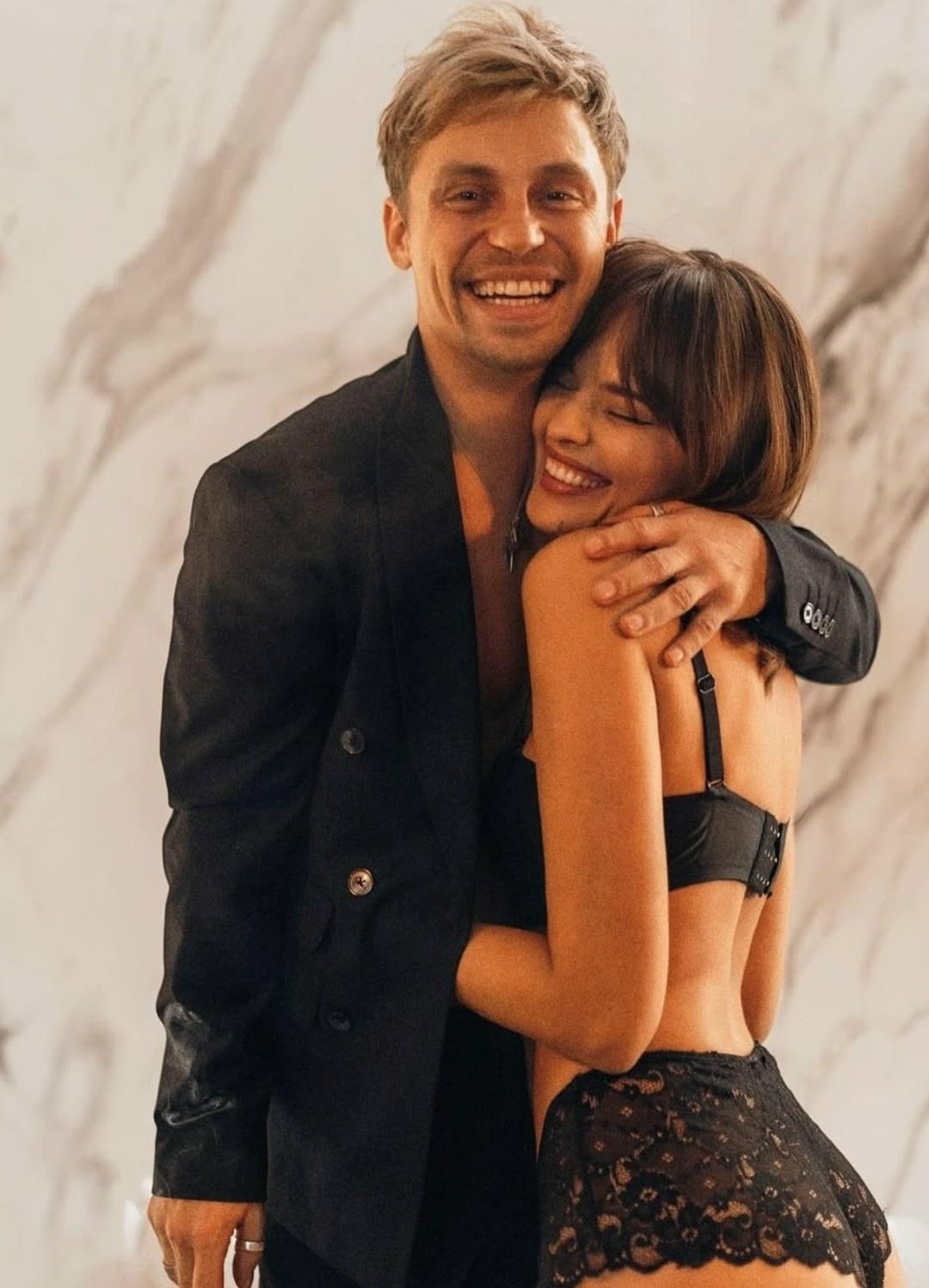 Известный актер, любимец публики благодаря своей роли юного кадета Макарова, 💔Александр Головин поделился своим семейным счастьем.