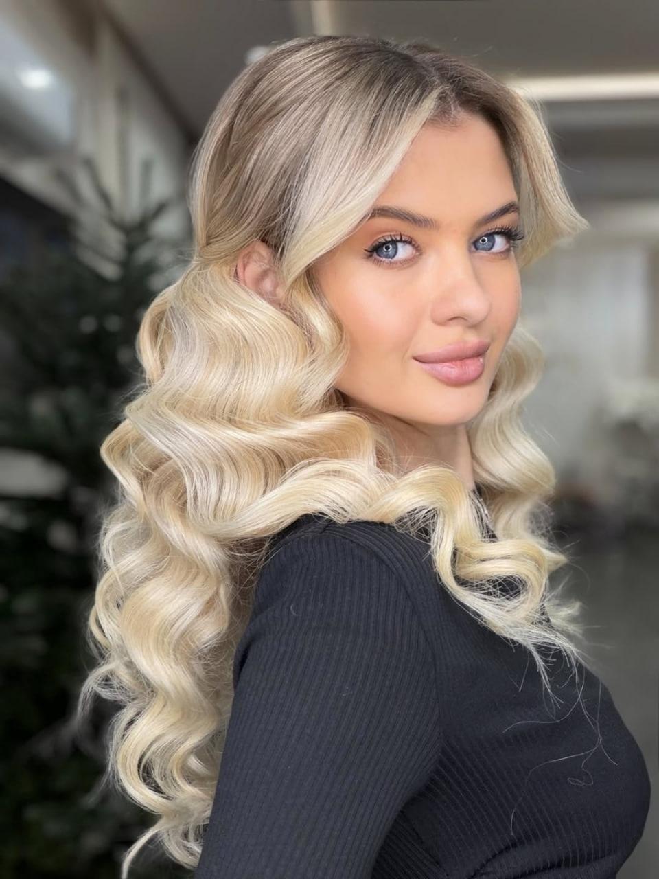 Белнькая и вроде миленькая. Ангелина. Мне 27 лет. Ценю щедрость и честность. Не терплю зануд и ревнивцев. Хочу чувствовать страсть и быть желанной.