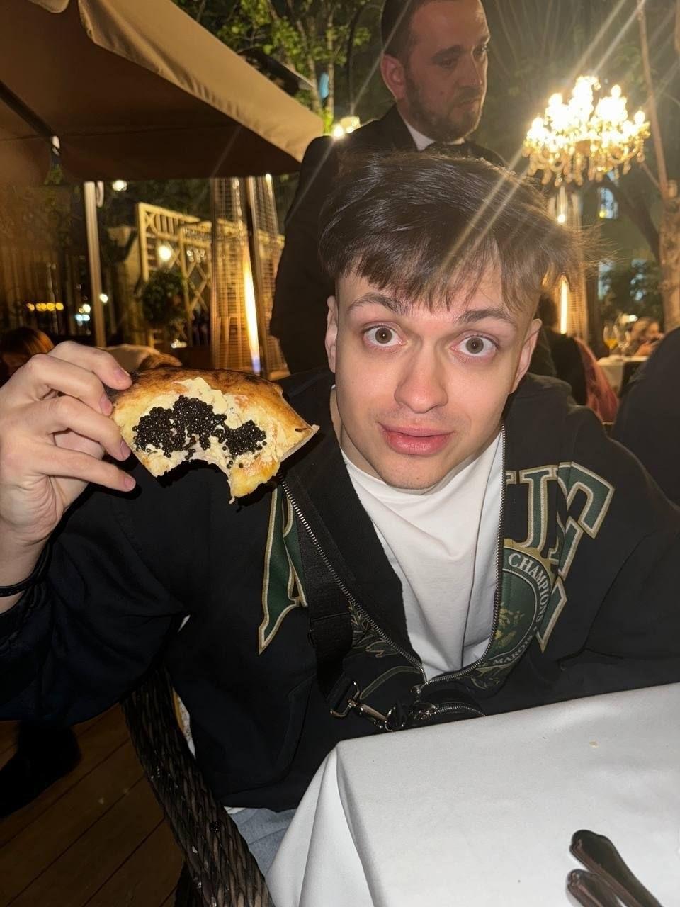 Бустер откровенно признался, что у него начинается облысение, и намерен решать этот вопрос кардинально.