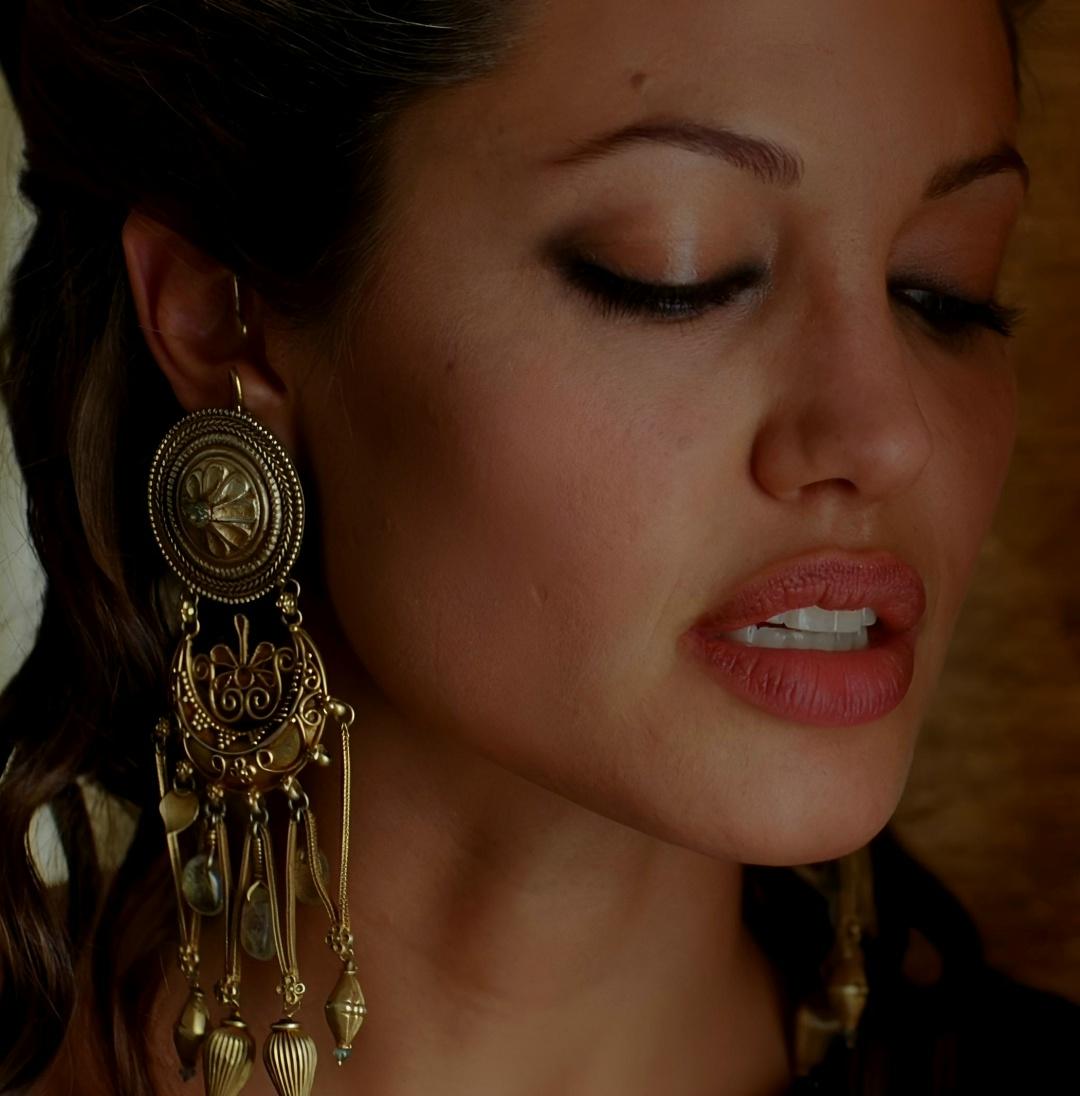 Голливуд уже никогда доберётся до такого уровня продуманности и детализации костюмов.