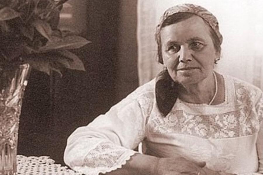 София Ротару показала архивный снимок покойной мамы.